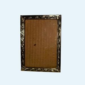 Vintage Ornate Gold Metal Picture Frame – 5x7 Scalloped Edge Brass Tone
